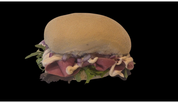 Pastrami met rode ui en husselsaus